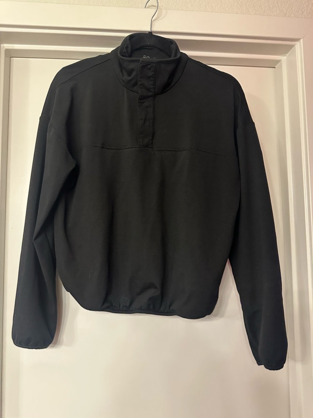 Vuori Black Snap-Front Pullover Hoodie - Picture 4 of 9